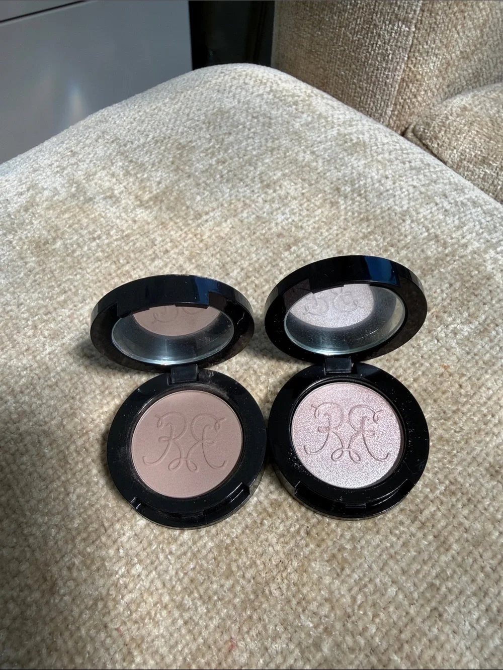 New!! Rouge Bunny Eyeshadow Duo in Alabaster Starling & Chestnut-Napped Apalis